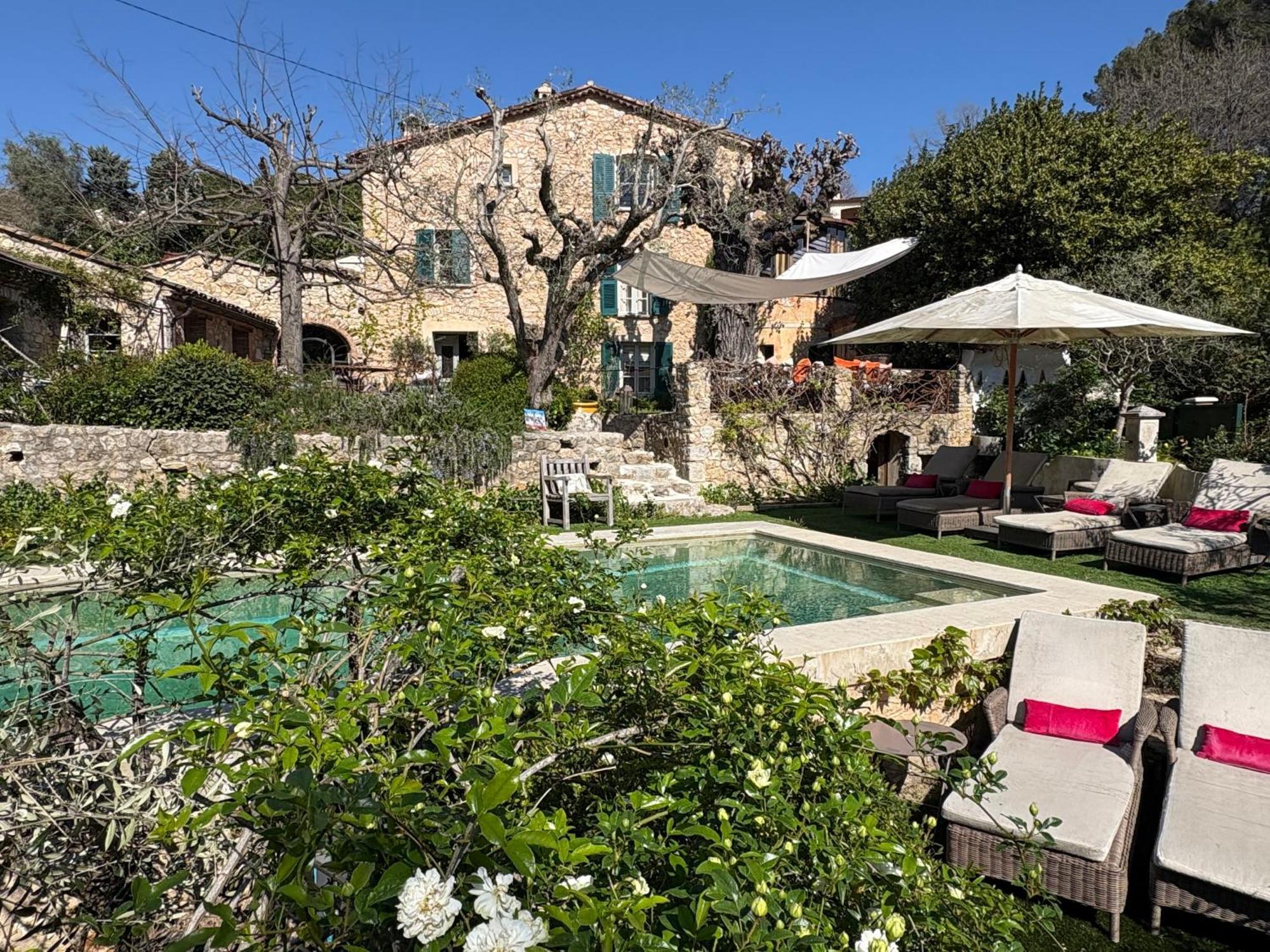 Les Rosees Mougins Eksteriør bilde